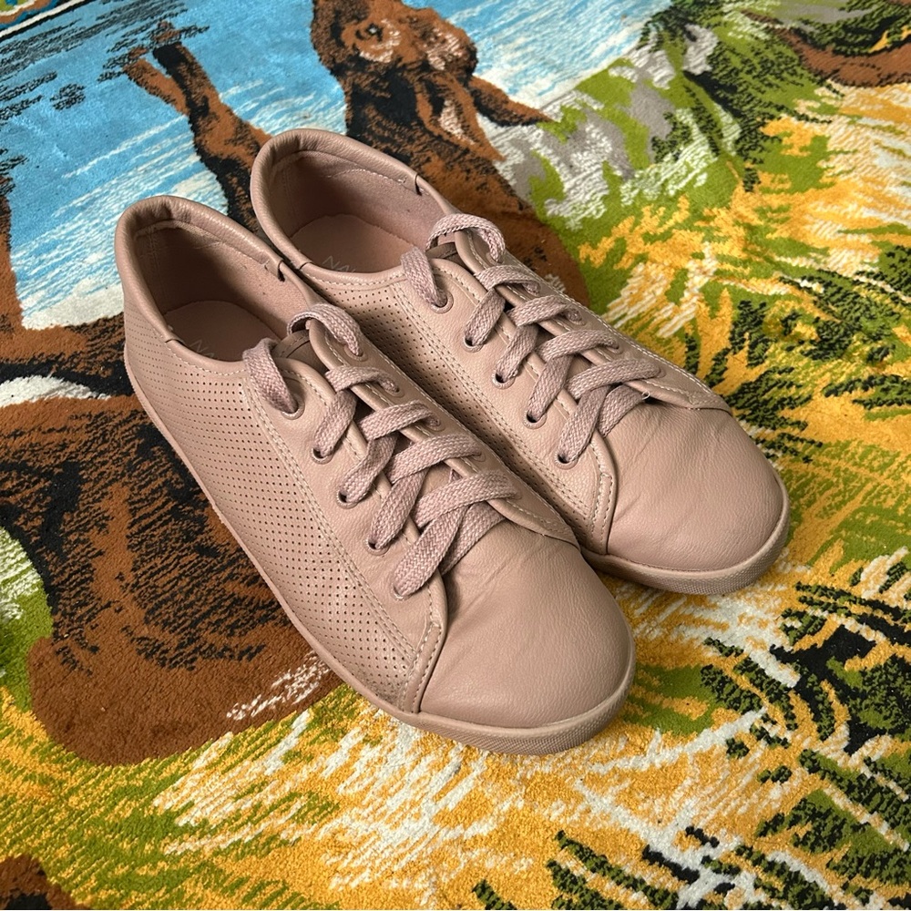 NAUTICA Tan/Blush Perforated Tennis Sneakers